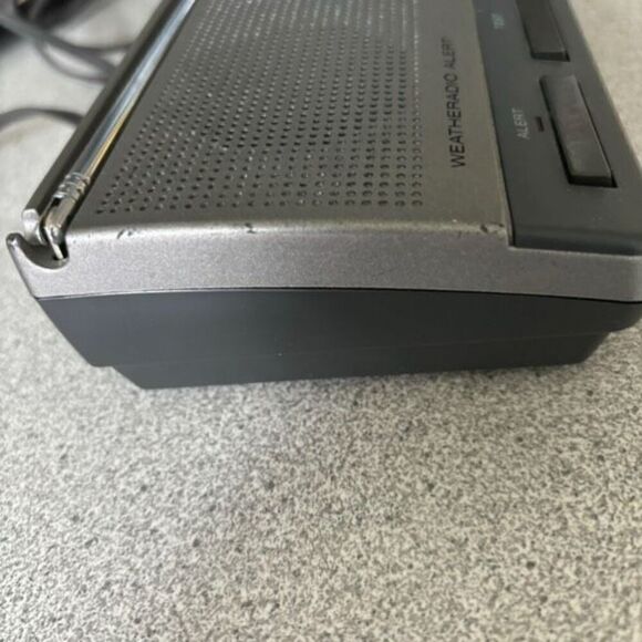 Radio Shack Weatheradio Alert Model No. 12-240 - Picture 4 of 6